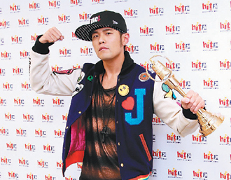 周杰倫再登春晚遭否認(rèn) 稱“要陪家里兩個(gè)女人”