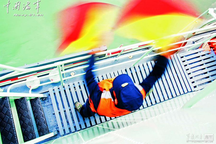 高清：圖片揭秘中國海軍部隊(duì)旗語信號