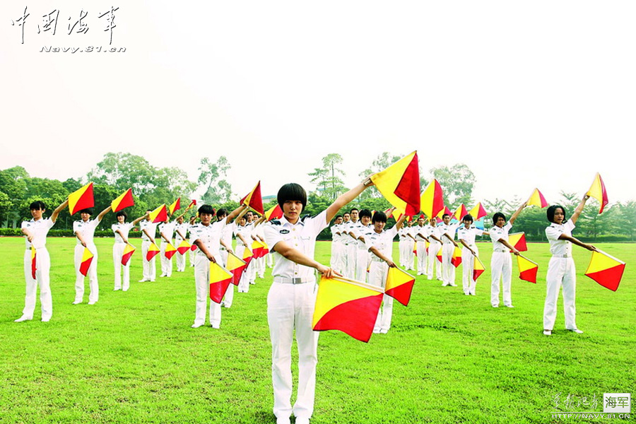 高清：圖片揭秘中國(guó)海軍部隊(duì)旗語(yǔ)信號(hào)