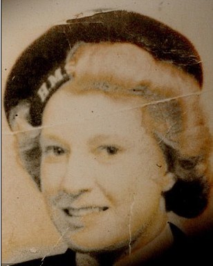 英國最年長女調酒師慶祝90歲生日 曾服役于皇家海軍