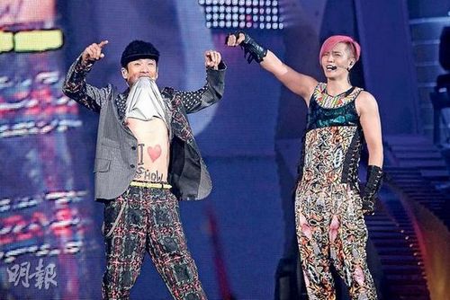 羅志祥被要求當(dāng)眾脫衣忙躲：只穿丁字褲不能脫