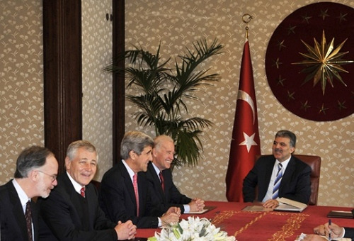 奧巴馬新任期轉(zhuǎn)攻外交 對華亮出“雙刃劍”