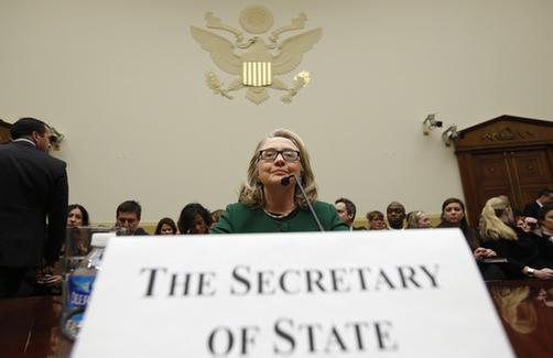 希拉里就領(lǐng)事館遇襲事件接受質(zhì)詢 情緒激動一度哽咽