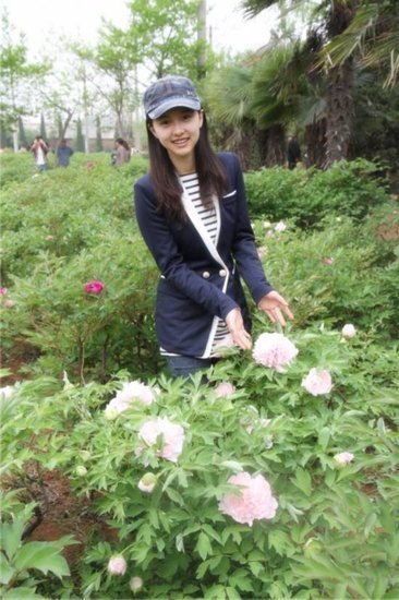 全國?;ㄅ判邪?清華女生酷似高圓圓