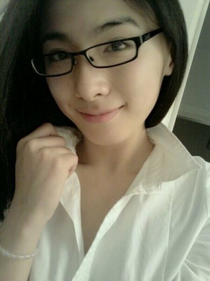 全國?;ㄅ判邪?清華女生酷似高圓圓