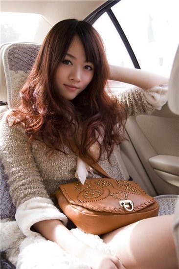 全國?；ㄅ判邪?清華女生酷似高圓圓