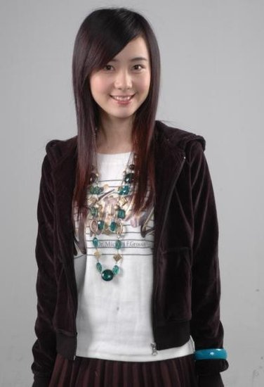 全國?；ㄅ判邪?清華女生酷似高圓圓