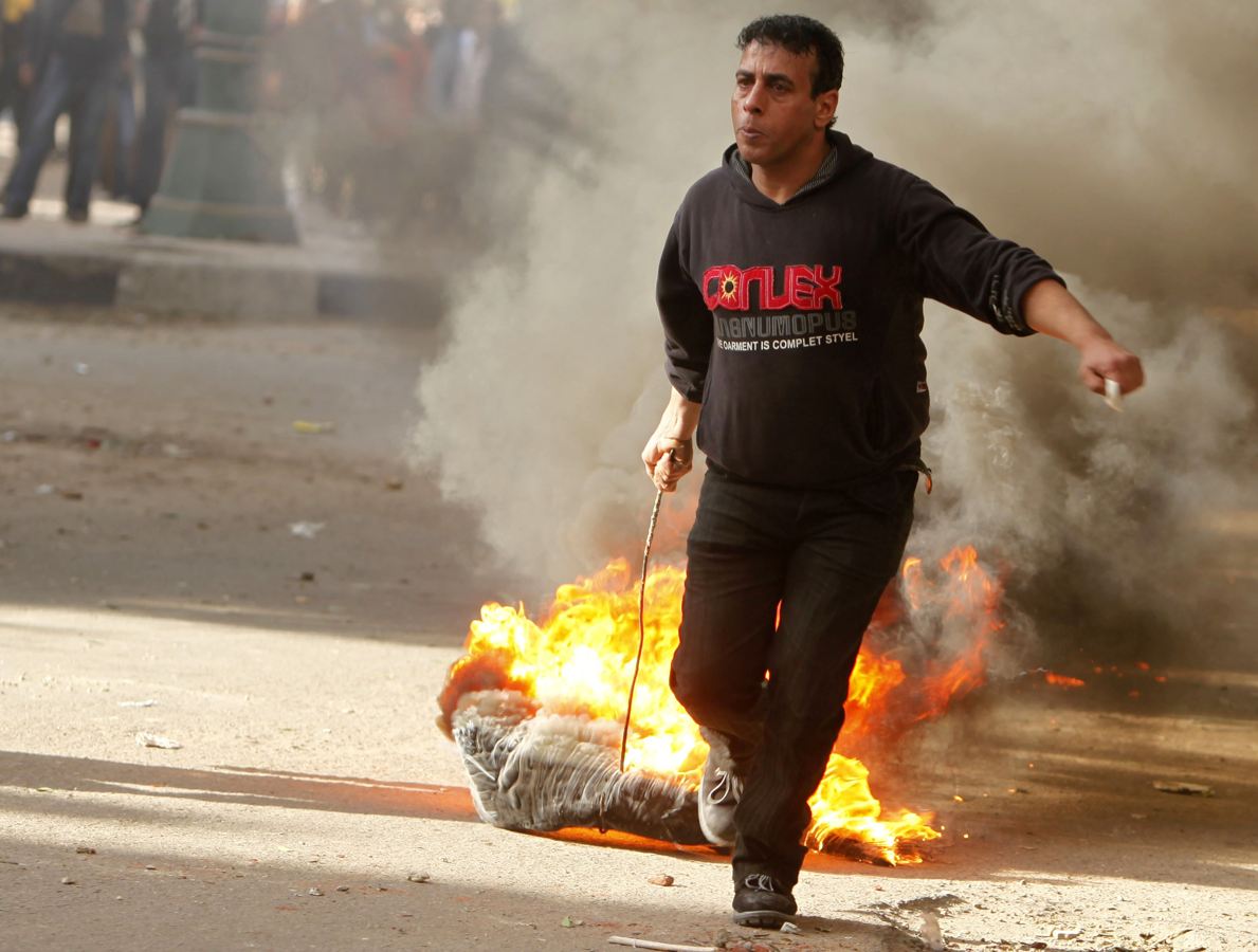 埃及人用示威紀(jì)念動(dòng)蕩兩周年致數(shù)百傷亡