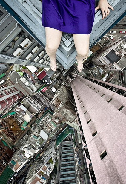 組圖：韓女藝術(shù)家摩天大樓邊緣營造搖搖欲墜刺激感