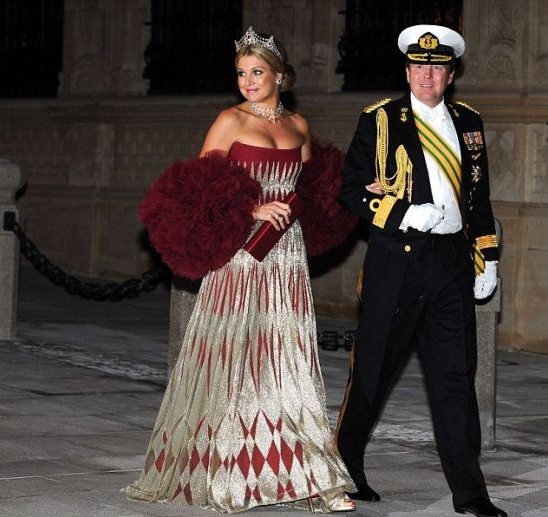 75歲荷蘭女王宣布退位長(zhǎng)子接班 “老王儲(chǔ)”查爾斯再被調(diào)侃