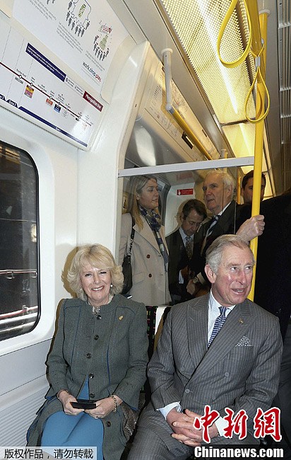 查爾斯夫婦乘地鐵慶祝倫敦地鐵開通150年