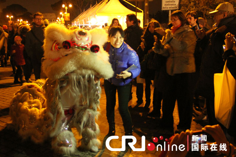 “歡樂春節(jié)”響徹羅馬 焰火表演照亮斗獸場(chǎng)