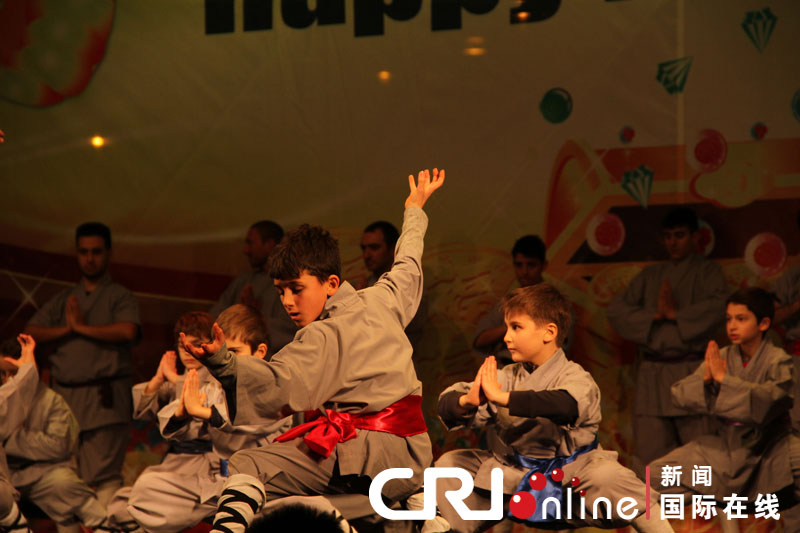 “歡樂春節(jié)”響徹羅馬 焰火表演照亮斗獸場