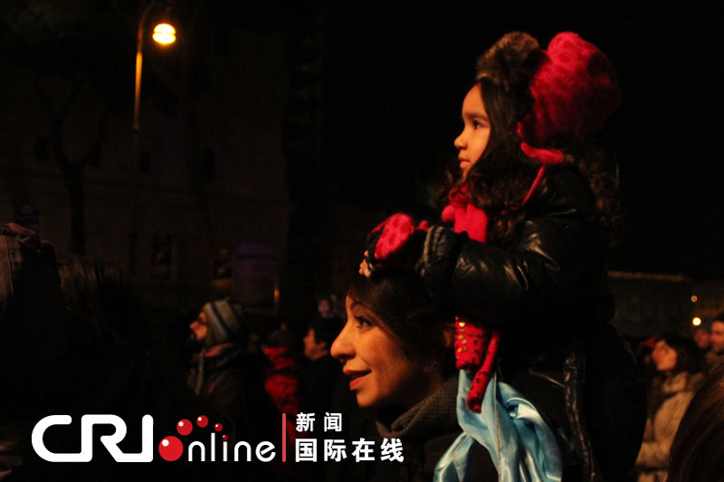 “歡樂春節(jié)”響徹羅馬 焰火表演照亮斗獸場