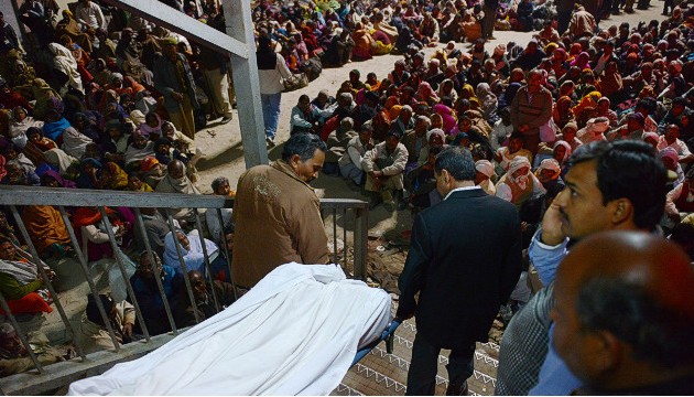 印度超級“大壺節(jié)”發(fā)生踩踏事故 致36人死亡