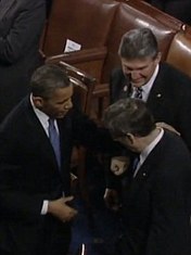 奧巴馬與共和黨勵志議員碰拳致意 廣受好評走紅網(wǎng)絡