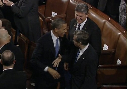 奧巴馬與共和黨勵(lì)志議員碰拳致意 廣受好評(píng)走紅網(wǎng)絡(luò)