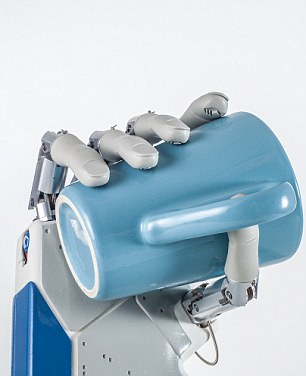 新型仿生手有感知功能 年內(nèi)造福截肢者