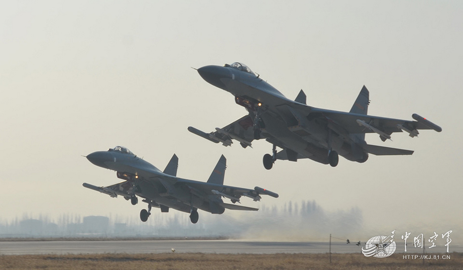 組圖:中國空軍殲-11雙機(jī)升空處置“異??涨?#8221;