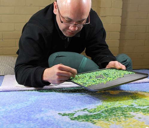 超震撼世界地圖:千余寶石和數十萬玻璃碎片打造