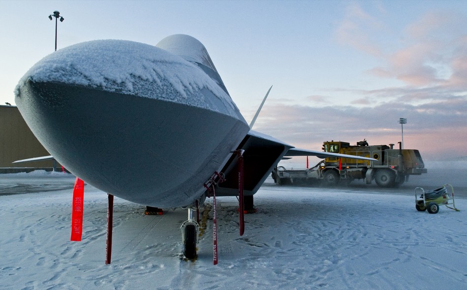 美軍最昂貴隱形戰(zhàn)機大雪天屋外挨凍