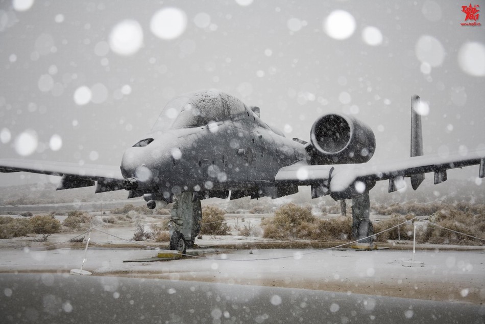 美軍最昂貴隱形戰(zhàn)機(jī)大雪天屋外挨凍