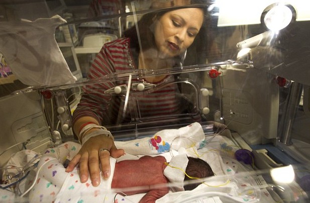 美國母親情人節(jié)生出兩組同卵雙胞胎 自然受孕率僅7000萬分之一