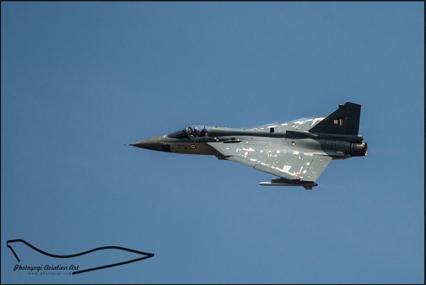 高清：印度國(guó)產(chǎn)LCA輕型戰(zhàn)機(jī)賣力表演展示機(jī)動(dòng)性能