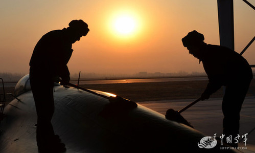 蘭空重型殲11掛俄制近距中距格斗導(dǎo)彈緊急出動(dòng)