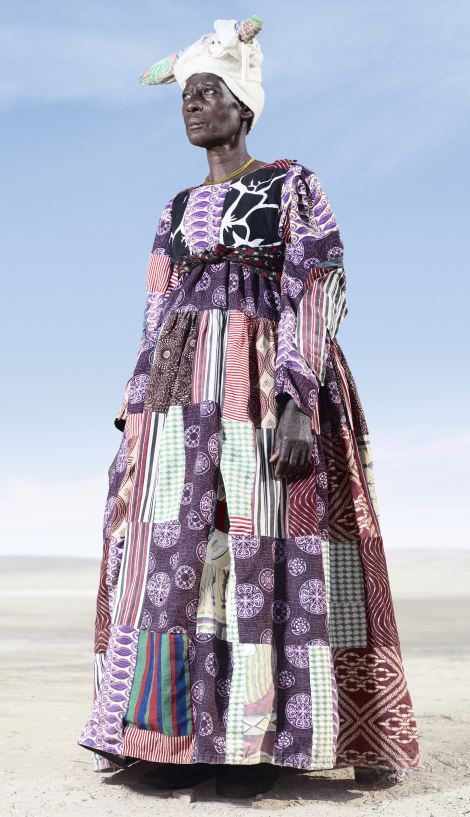 非洲部族仍穿戴19世紀(jì)服飾 銘記種族血淚歷史