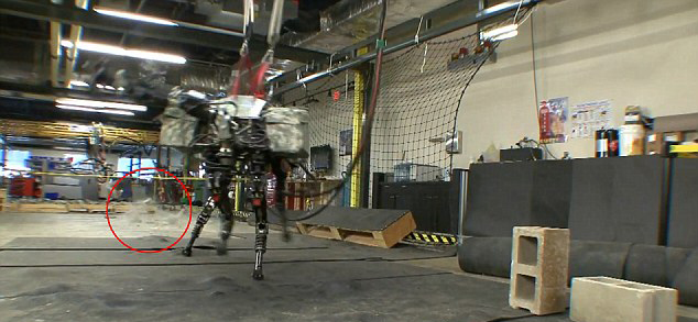 美國防部研發(fā)高性能機器狗 可獨立完成投擲動作