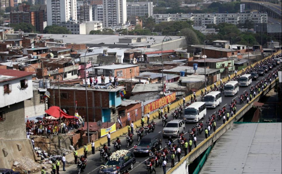 查韋斯靈柩被移至革命博物館 其遺體不再永久保存