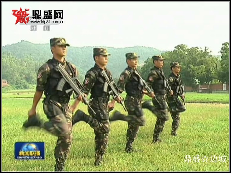 我特種兵自創(chuàng)腳跟踢槍上膛動作 可先敵擊發(fā)