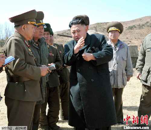 金正恩視察1973部隊(duì) 親自示范射擊姿勢(shì)