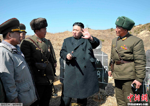 金正恩視察1973部隊(duì) 親自示范射擊姿勢(shì)