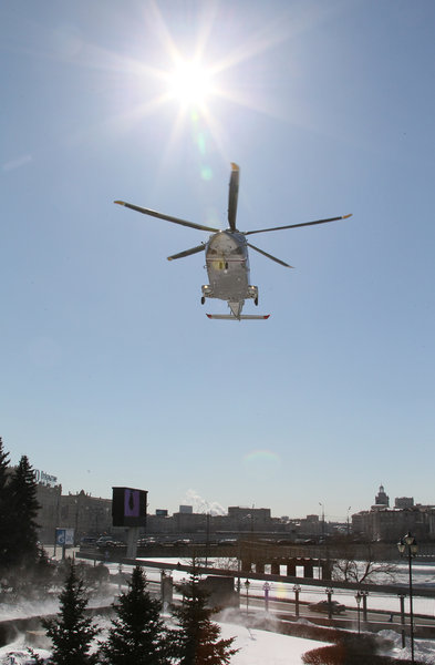 組圖:為緩解交通壓力 梅德韋杰夫乘直升機上班
