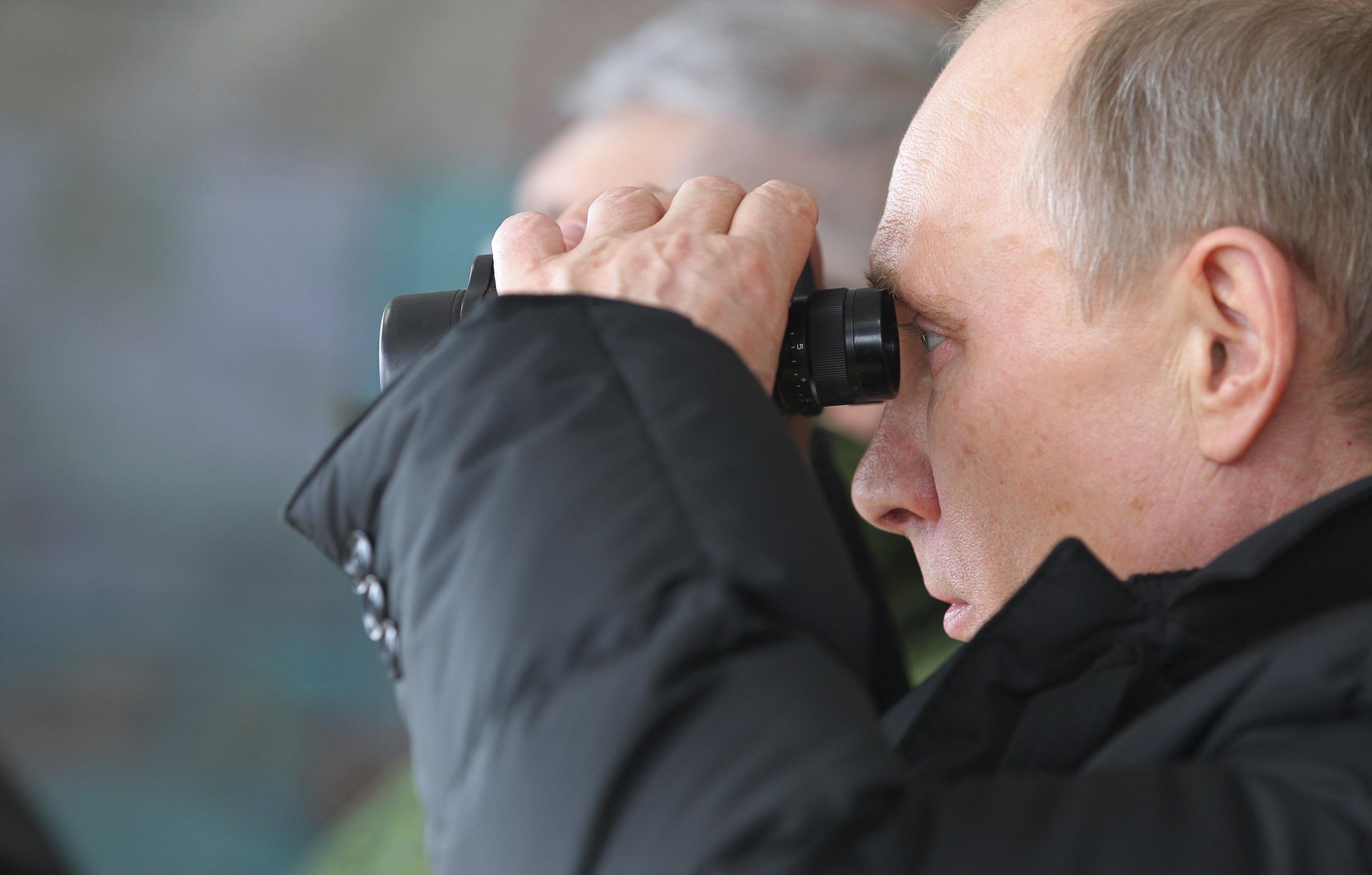 俄羅斯在黑海地區(qū)舉行大規(guī)模軍演 普京親臨場(chǎng)觀摩