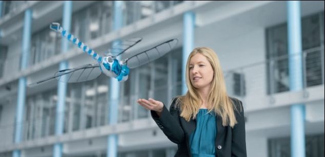 德公司推出仿真蜻蜓機(jī)器人 手機(jī)操控完成復(fù)雜飛行任務(wù)