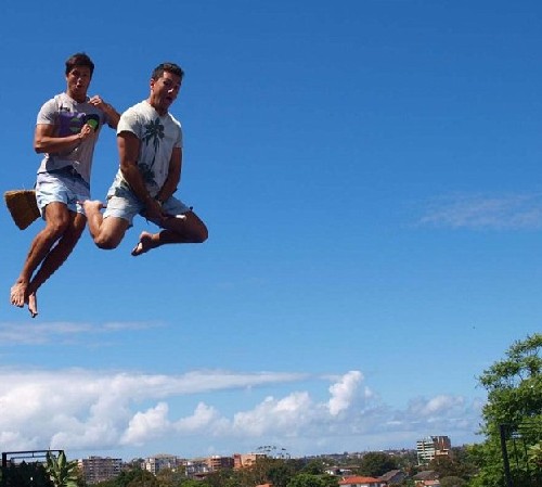 人人都是魔法師!哈利波特迷騎掃把照風(fēng)靡網(wǎng)絡(luò)