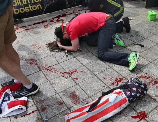 圖說(shuō)波士頓馬拉松爆炸案 現(xiàn)場(chǎng)如人間地獄