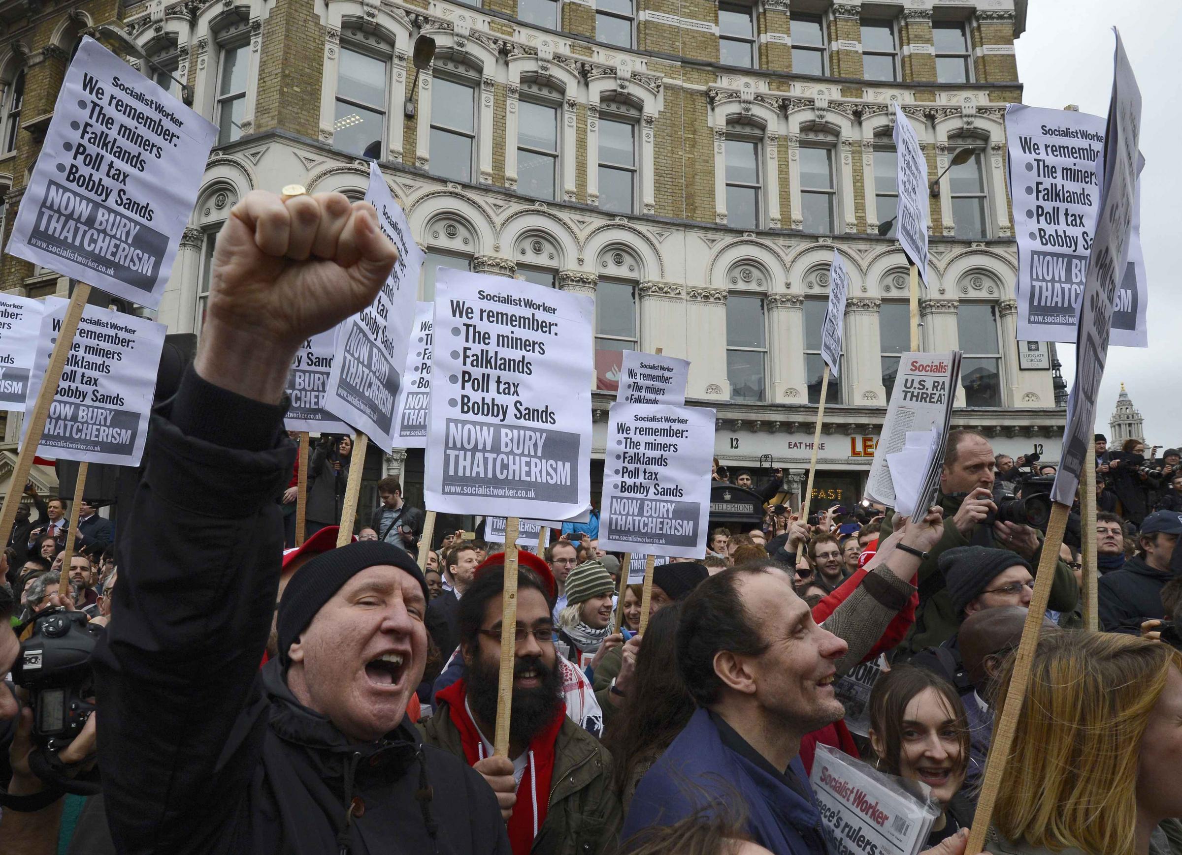 撒切爾夫人葬禮17日舉行 路旁出現(xiàn)抗議示威者