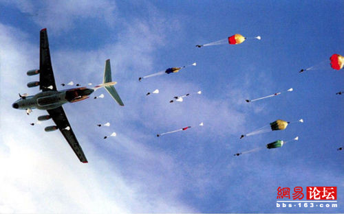 [組圖]曝光大地震中的空中救援部隊(duì)