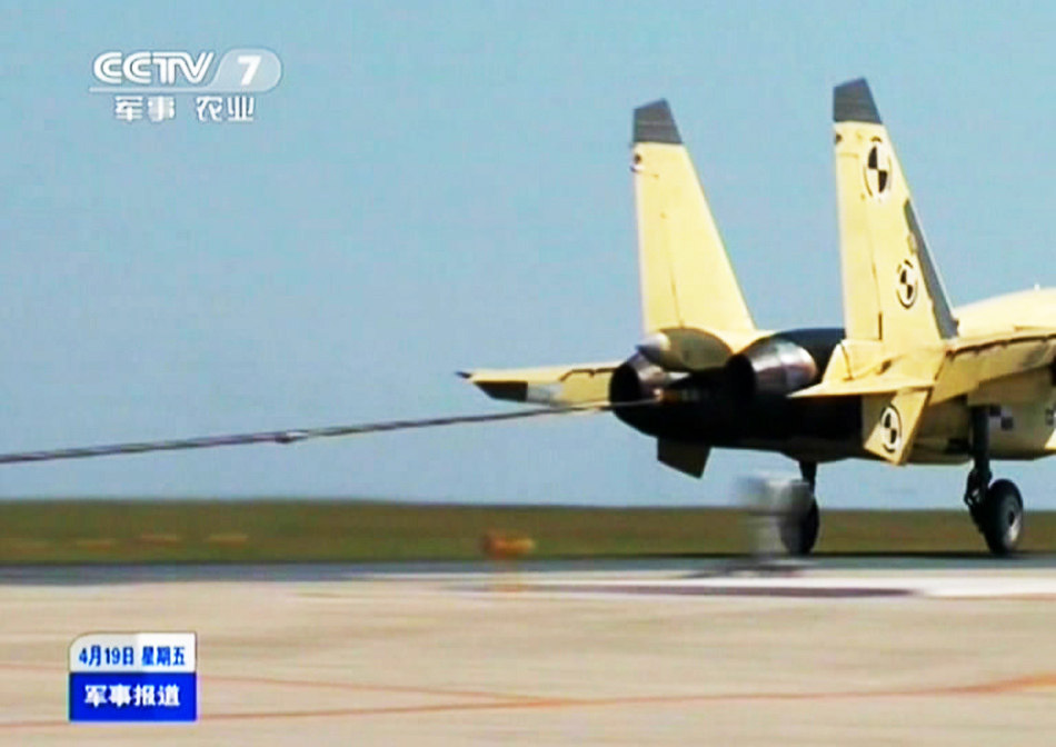 央視揭秘我艦載機訓練基地 飛行員自拍曝光