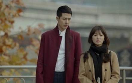 宋慧喬豐滿泳裝照曝光 “游泳圈”顯露無疑