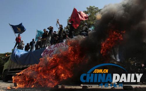 五一節(jié)亞洲多國勞動(dòng)者游行 要求加薪改善工作環(huán)境