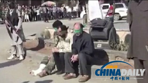 美國(guó)土耳其領(lǐng)導(dǎo)人敦促阿薩德下臺(tái) 3名敘男子遭武裝分子公開(kāi)槍決