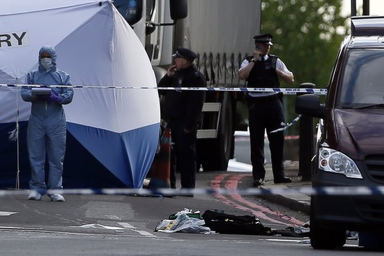 倫敦發(fā)生疑似恐怖襲擊1人死亡 英相立即回國(guó)