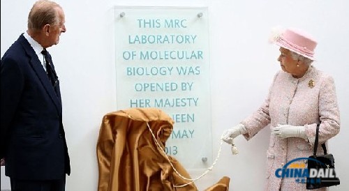 組圖：英女王乘公交 為孫媳生育做調(diào)研