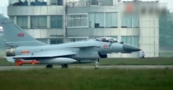 組圖：實(shí)拍多架殲-10出廠前震撼試飛