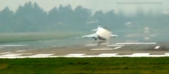 組圖:實(shí)拍多架殲-10出廠(chǎng)前震撼試飛